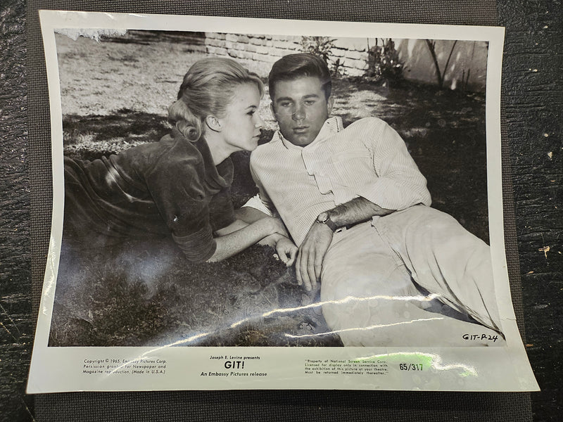"Git!" Press Photo Set