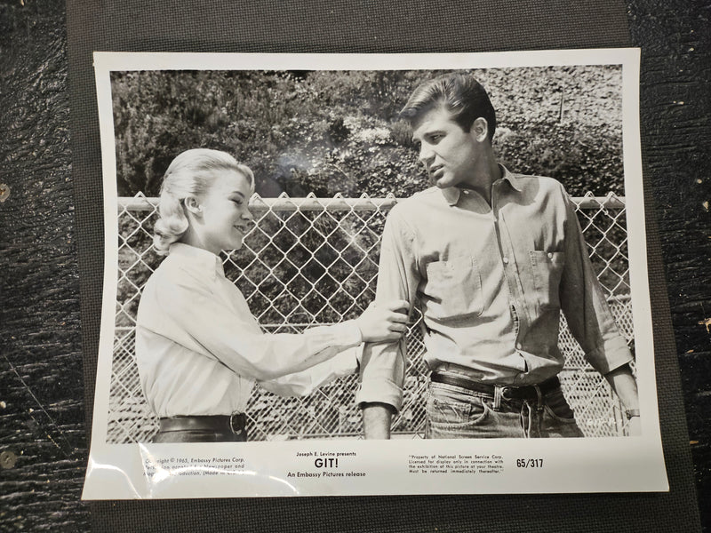 "Git!" Press Photo Set