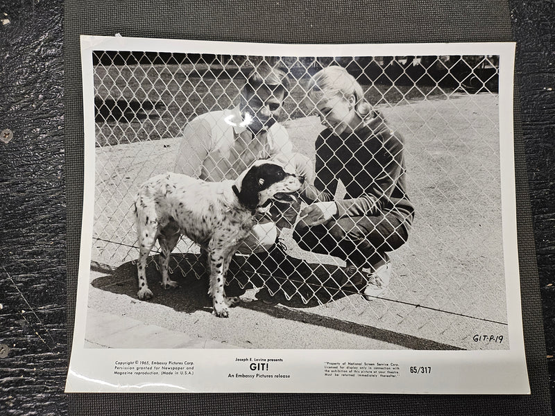 "Git!" Press Photo Set