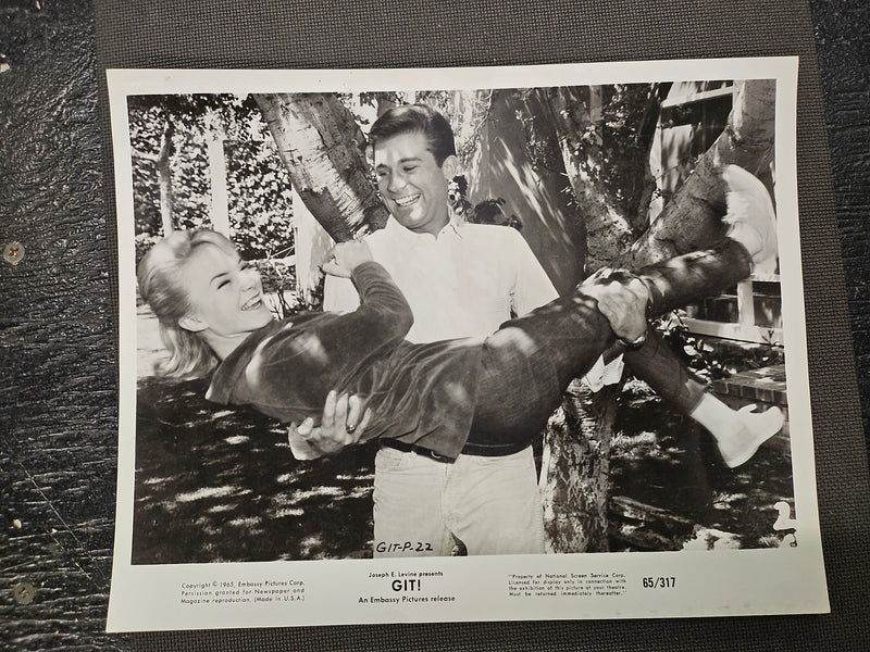 "Git!" Press Photo Set