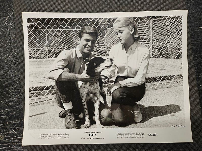 "Git!" Press Photo Set