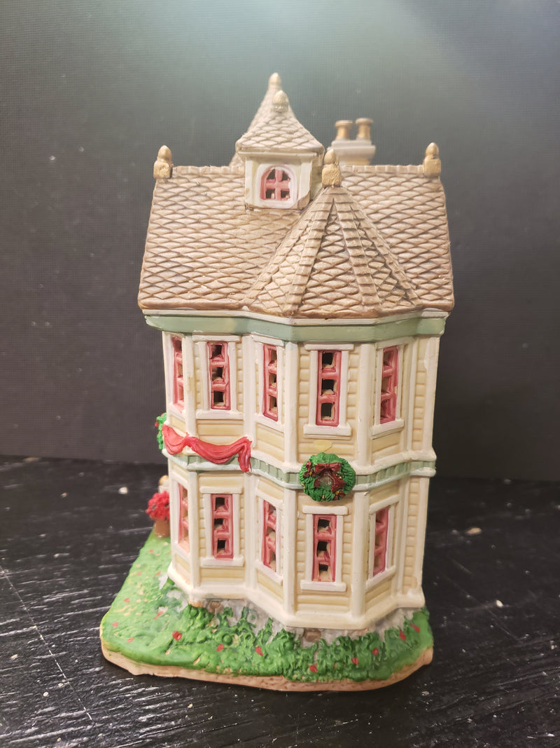 2008 Lemax Daniels House ceramic house