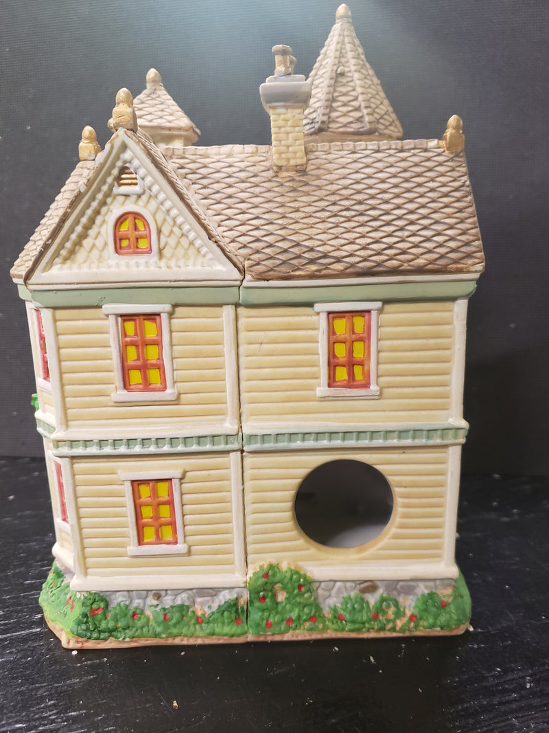 2008 Lemax Daniels House ceramic house